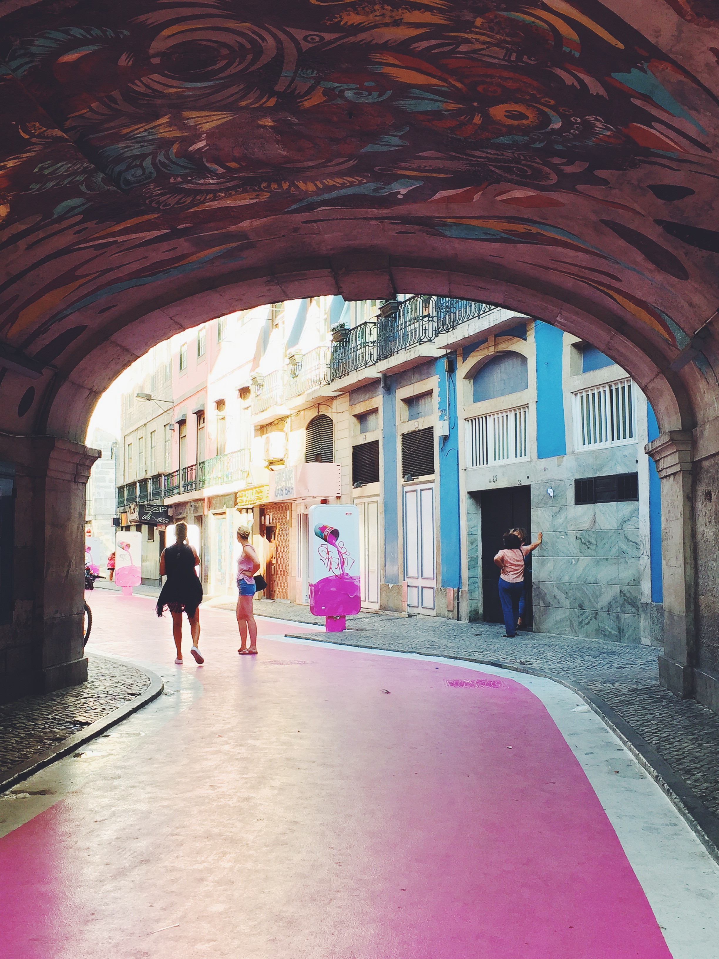 2weeks in portugal- lisbon-pink street