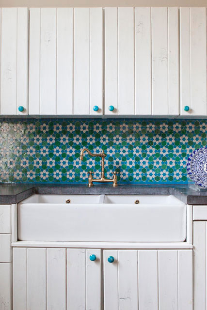 eclectic-interior-ethnic-mood-noptting-hill-kitchen tiles