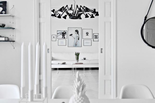 total-white-interior-statement-chandelier-ITALIANBARK