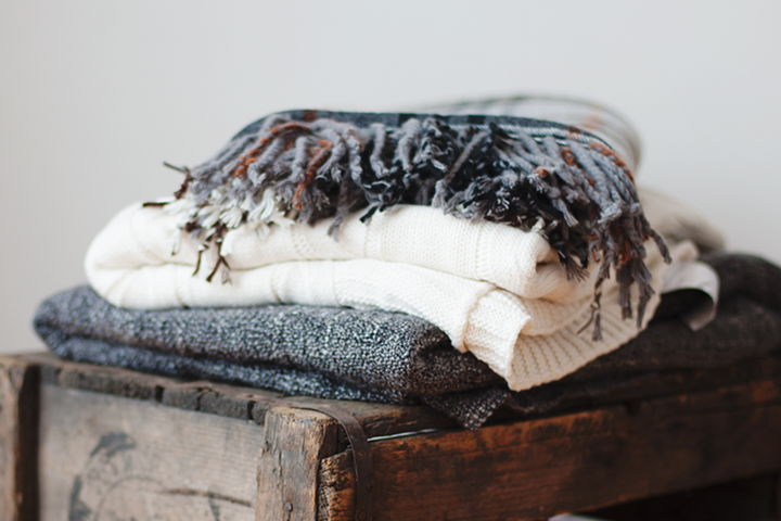 cozy-winter-weekend-blankets