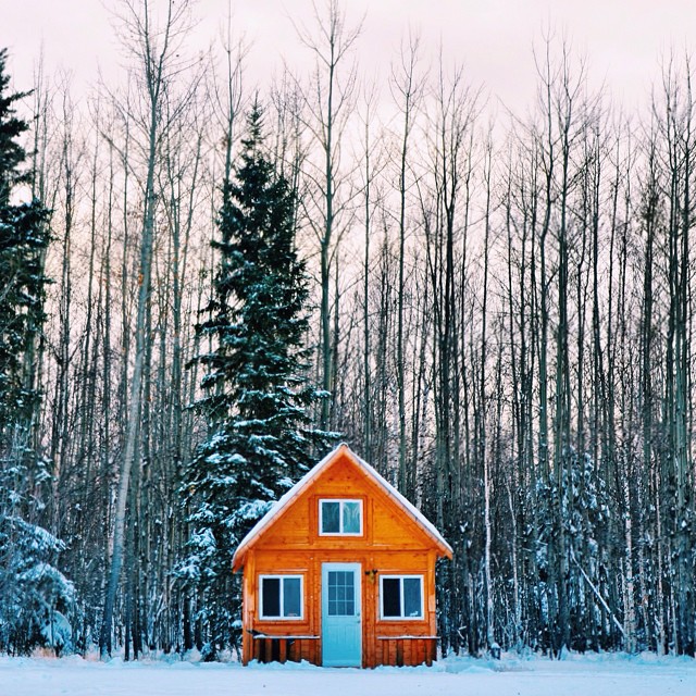 small homes winter, home in the snow, wintertime mood, small homes heating, italianbark interior design blog