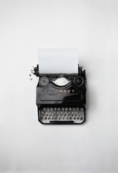vintage typewriter, design-bloggers, best design magazines, source-italianbark
