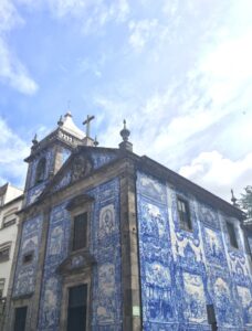 reasons visit portugal, azulejos porto
