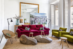 colourful bohemien home, madrid interior, boho apartment, fucsia home decor, italianbark interior design blog, fucsia sofa