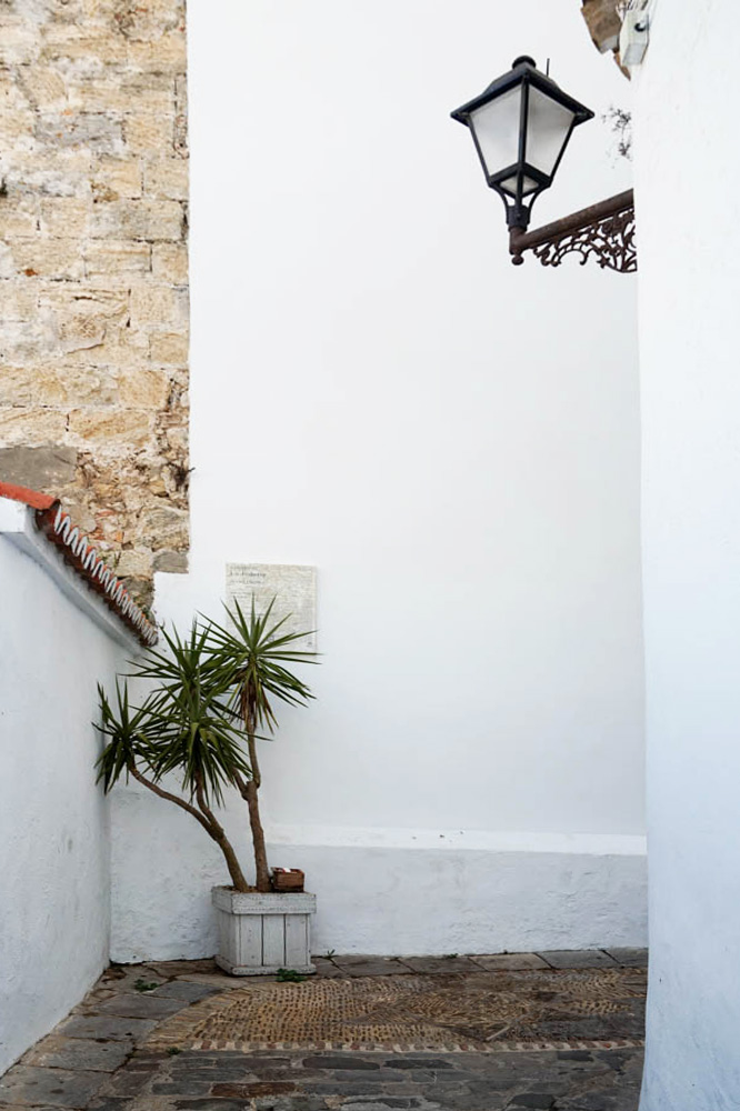 best pueblo blanco spain, vejer de la frontera, andalusia white villages, italianbark interior design blog