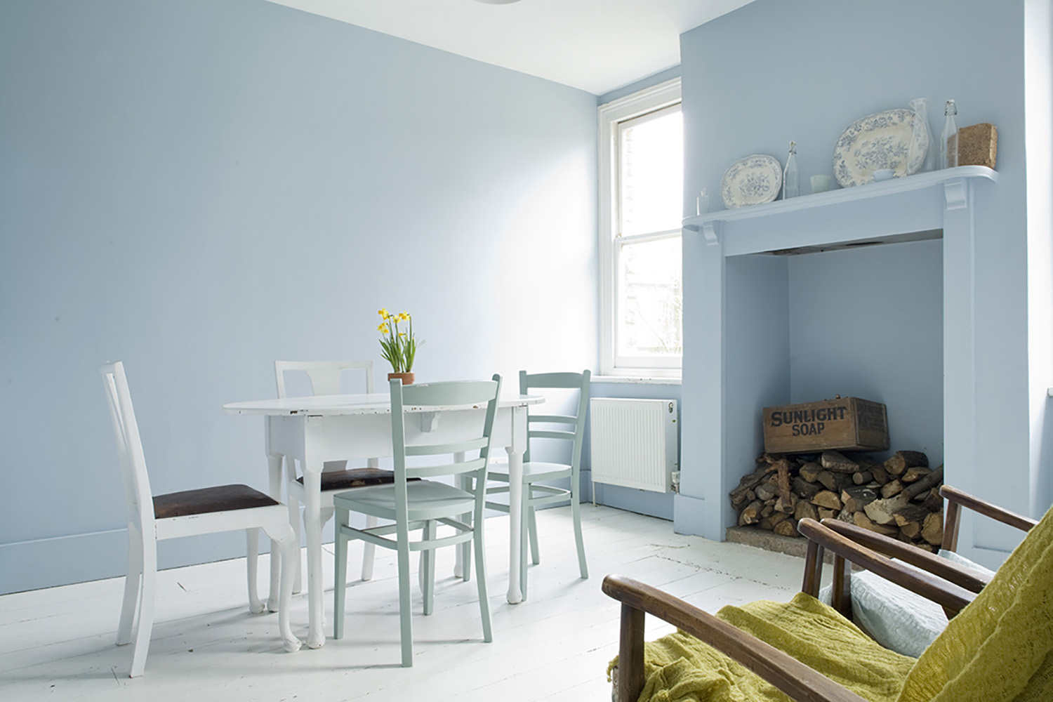 ight blue decor, light blue paint, pastel interior decor, pastel blue